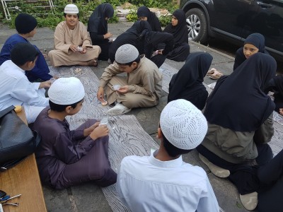 Madrasah Zeenatul Quran Students Making Cake